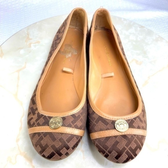 Tommy Hilfiger Shoes Womens Sz 7 Brown Monogram Gold Accent Casual Ballet Flats - Picture 3 of 10